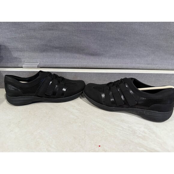 Trotters Womens Joy Black Nubuc/Lizard Sneakers 7.5 W - Stylish Comfort Shoes - Picture 2 of 6